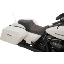 Predator III Seat — 79 cm (31") overall, 39.5 cm (15-1/2") driver length, 30.5 cm (12") driver width