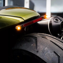 Barra de luz 3 en 1 NANO — 12V, montaje trasero, carcasa negra