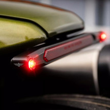 Barra de luz 3 en 1 NANO — 12V, montaje trasero, carcasa negra