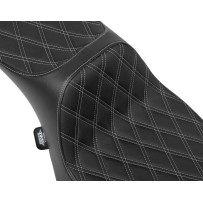 Asiento Predator III de Alcance Extendido — 75 cm (29.5") de largo, 30.5 cm (12") de ancho del conductor, 2-up