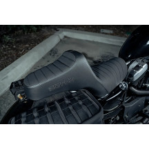 High Noon Seat — 28 cm (11") driver, 33 cm (13") rear, 2-Up, Black