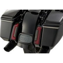 Bag Blades® con Lightstrike® — Ajuste Harley-Davidson® para alforja, lente ahumada, LEDs rojos