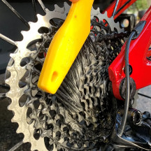 Toothbrush Drivetrain Cleaning Brush — Black, Yellow