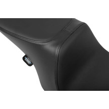 Performance Predator 2-Up Seat — 78.5 cm length, fits '97–'07 FLT/FLHT/FLR w/ lower dash ext 2202-0070