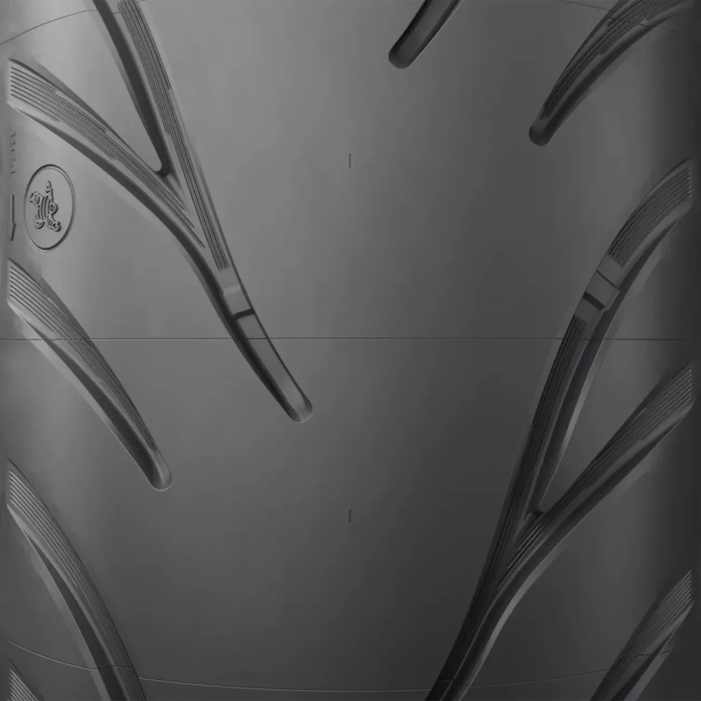 Neumático Commander III Cruiser — 170/80B15, 77H, trasero