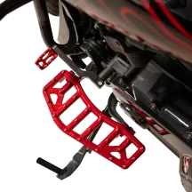 Aggressor Reposapiés — 30,5 cm x 11,43 cm, Rojo anodizado