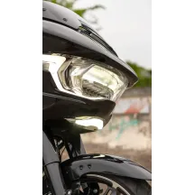 GOAT-E Luz de carenado — montaje en carenado, LEDs ámbar y blancos, carcasa cromada, para Harley-Davidson®