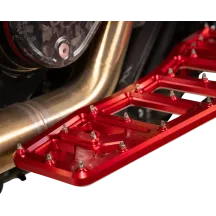 Aggressor Reposapiés — 30,5 cm x 11,43 cm, Rojo anodizado