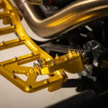 Pedal de freno Aggressor — anodizado dorado, aluminio 6061