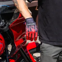 Guantes Stealth con palma de piel y diseño de llamas — M, rojo