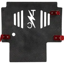 Placa protectora de fibra de carbono forjada — Negro, con soportes rojos