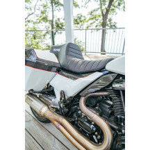 High Noon Seat — 32 cm (12.5") driver width, 73.5 cm (29") length, Black