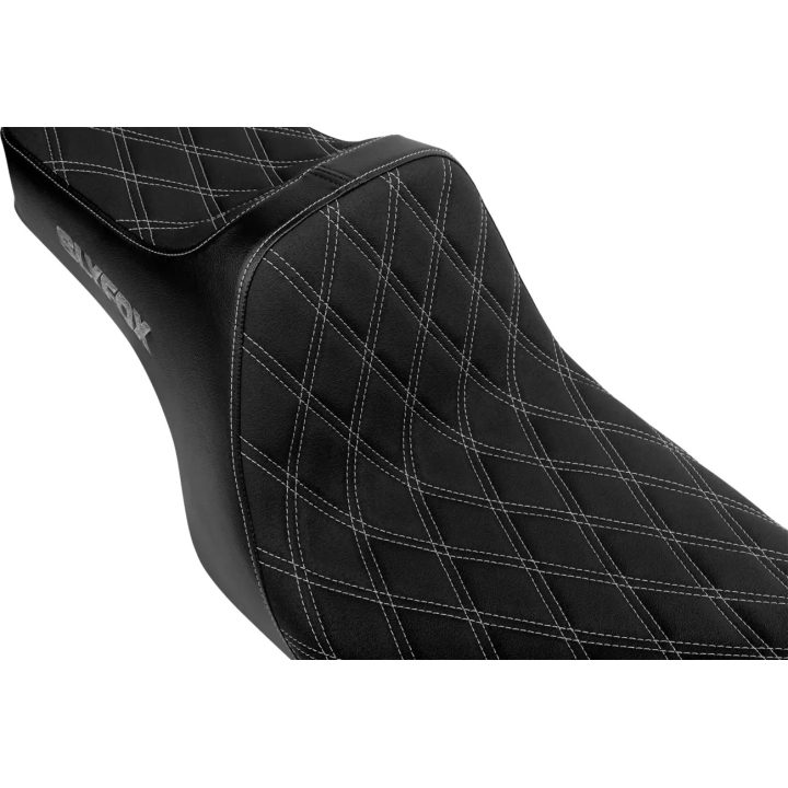 Asiento High Noon — Negro/Plata, compat. con modelos '97-'07 FLT/FLHT/FLTR, 78.74 cm L