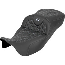 Asiento RoadSofa™ Tri Gripper — Delantero 44.5 cm (17-1/2"), 38 cm (15") ancho, Total 78.74 cm (31"), Negro/Plata