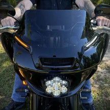Low Rider ST Moldura de parabrisas LED — Harley-Davidson, negro brillante