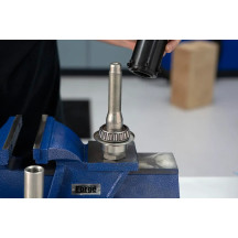 Extractor de rodamientos del vástago de dirección — Compatible con modelos touring Harley-Davidson® '14 en adelante, Negro