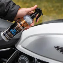 Detailer para moto con grafeno — 500 ml, botella pulverizadora