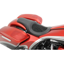 Predator Seat — 70.5 cm (27-3/4") length, standard tank fit, Black