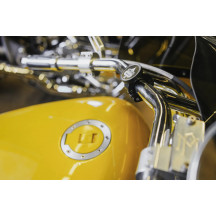 iOmounts® Nomad™ Universal Phone Mount — 25.4 mm (1") handlebar, Black, Silver