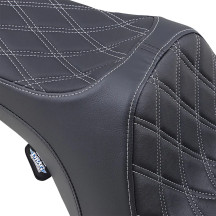 Predator III Seat — fits '99-'07 FLHR/FLHX, fits '99-'07 FLT/FLHT/FLTR w/ lower dash ext. 2202-0070, 41.5 cm (16-1/4")