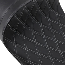 EZ-ON Mount Forward Low Solo Seat — Black, 58.5 cm (23"), excludes '23 FLHXSE/FLTRXSE