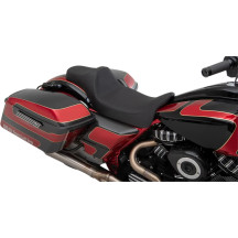 Extended Reach Predator III Seat — 77.5 cm overall, 28.5 cm driver width, Black