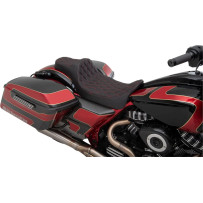 Extended Reach Predator III Seat — 43 cm (17") driver, 77.5 cm (30-1/2") overall, Black, Red