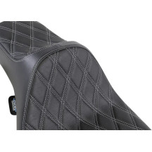 Extended Reach Predator III Seat — 43 cm (17") driver length, fits '97-'07 FLT/FLHT/FLR