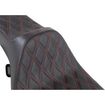 Asiento Predator III de alcance extendido — 78 cm (30-3/4") largo total, compatible con '97-'07 FLT/FLHT/FLR, Negro, Rojo