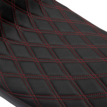 Asiento Performance Predator 2-Up — 76 cm (30") de largo, 30 cm (11-3/4") ancho conductor, Negro/Rojo