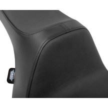 Predator III Seat — Black, 76 cm (30"), 30.5 cm (12") driver width