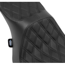 Asiento Predator III — 75 cm largo, 30.5 cm ancho delantero, 23 cm ancho trasero, Negro