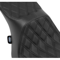 Asiento Predator III — 75 cm largo, 30.5 cm ancho delantero, 23 cm ancho trasero, Negro