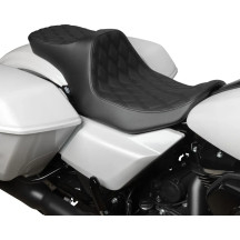 Predator III Seat — 30.5 cm driver width, 75 cm length, 23 cm rear width, Black
