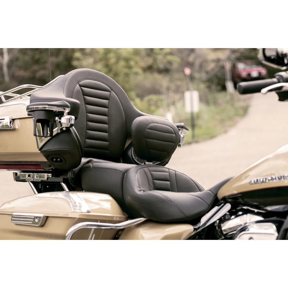 One-Piece Deluxe 2-Up Touring Seat — Black, Driver 44.5 cm × 48.5 cm (17-1/2" × 19"), Overall 78.5 cm (31")