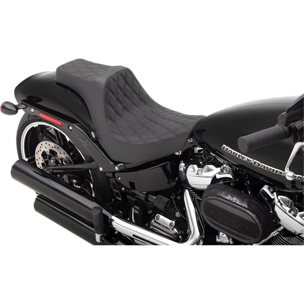 Predator III Seat — 67.5 cm (26-1/2") overall length, Black
