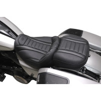 Asiento Solo Deluxe Touring — 39.5 cm (15-1/2"), negro, incrustación de fibra de carbono