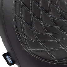 Predator Seat — 72.5 cm length, 32 cm width, fits Drag & most H‑D sissy bars, Black