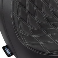 Predator Seat — 72.5 cm length, 32 cm width, fits Drag & most H‑D sissy bars, Black