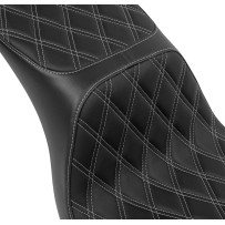 Asiento Performance Predator 2-Up — Negro, 73.5 cm (29"), ancho delantero 32.5 cm (12-3/4"), ancho trasero 23 cm (9")
