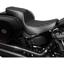 Asiento Performance Predator 2-Up — Negro, 73.5 cm (29"), ancho delantero 32.5 cm (12-3/4"), ancho trasero 23 cm (9")