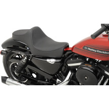 Predator III Seat — 68 cm overall, 28 cm driver width, fits Drag & most Harley‑Davidson sissy bars, Black