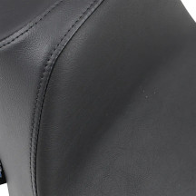 Predator III Seat — 68 cm overall, 28 cm driver width, fits Drag & most Harley‑Davidson sissy bars, Black