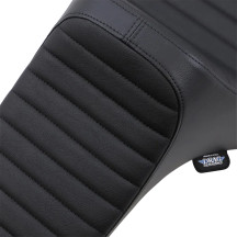 Predator III Seat — 68 cm overall, driver 31 cm × 28 cm, Black