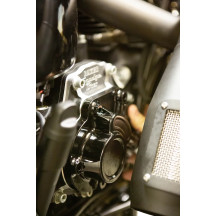 Cubierta lateral de transmisión Function-Formed™ — Mecánica, Negro brillante