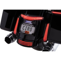 Piloto trasero Latitude y soporte de matrícula — Negro, lente ahumada clara, para Harley-Davidson®