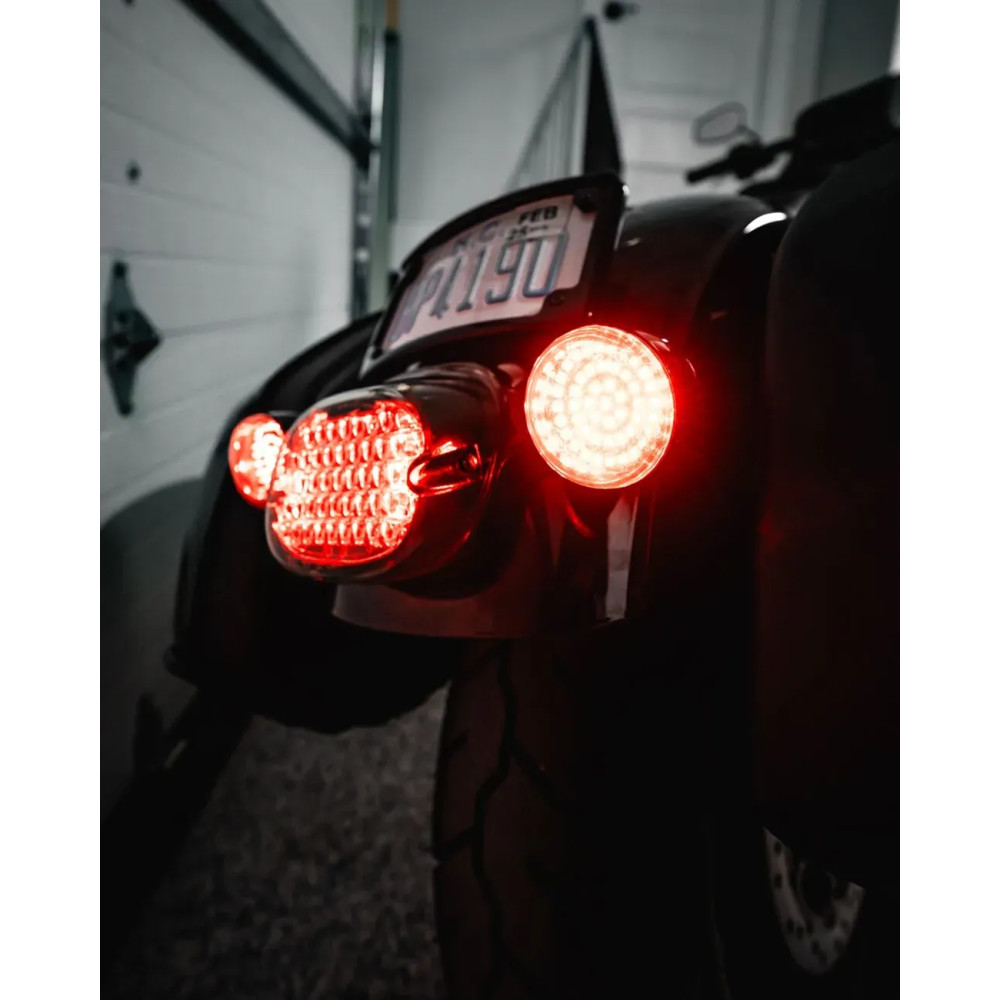 Marco de matrícula LED Radius — 18,5 cm L x 11 cm A, montaje con pernos, Negro