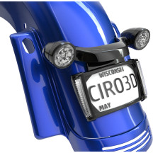 Marco de matrícula iluminado LED — Harley-Davidson®, Carcasa negra, Lente ahumada, Montaje trasero