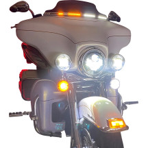 Genesis® 4 Aplique LED Dinámico para Parabrisas Batwing — Harley-Davidson®, lente ahumada, cromado