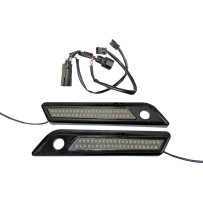 Pestillo de alforja con luces de acento bicolor — Harley-Davidson®, negro, lente ahumado, ámbar/rojo